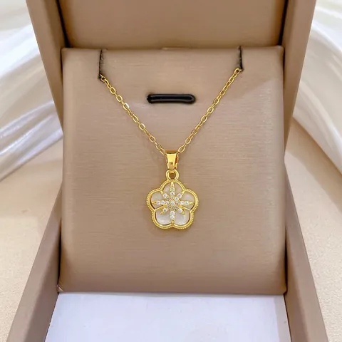 Fünfblättrige Blume Anhänger Halskette Titanstahl Kette Kupfer Muschel Stern Zirkonia Elegant Vergoldeter Schmuck