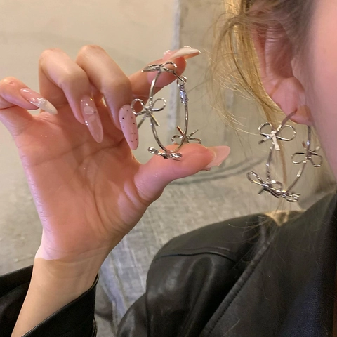 Schleife Creolen Für Frauen Legierung Große Kreisschleife Minimalistischer Trendiger Modeschmuck Mit Silbernem Ohrstecker