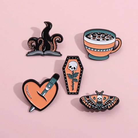 Halloween Gotico Spille Smalto Lega Teschio Falena Cuore Bara Bulbo Oculare Distintivi Per Zaino Giacca Decor Uomo Donna Gioielli