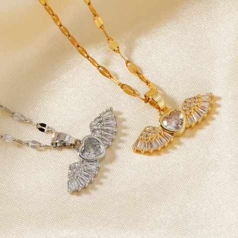 Collana con Ciondolo a Cuore con Ali d'Angelo in Acciaio Inossidabile Oro Argento Strass Design di Nicchia Gioielli di Lusso Donna