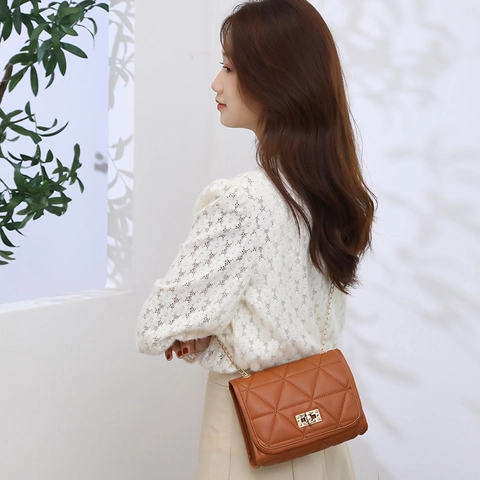 Women PU Leather Quilted Crossbody Bag Rhombus Embroidery Small Square Shoulder Bag With Metal Chain Strap And Lock