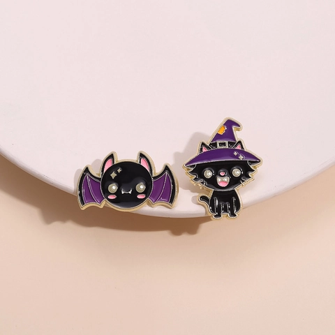 Spille In Smalto Halloween Lega Di Zinco Pipistrello E Gatto Mago Spilla Per Zaino Vestiti Giacca Decorazione Cartone