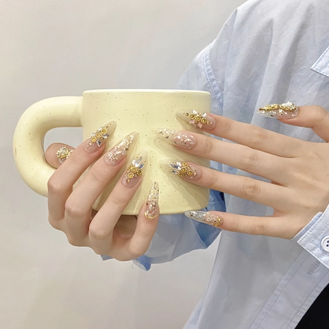 Handmade Press On Nails Luxurious Baroque Almond Artificial Nails With Rhinestones Gold Foil Metal Charms Nude Pink
