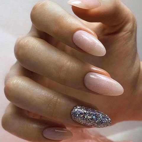 Faux Ongles Forme Amande Rose Nude Paillettes Argentées Brillant Style Ins Accessoire De Mode Pour Femmes