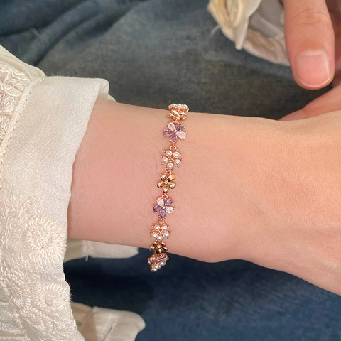 Pulsera De Dijes De Flores Chapada En Oro Rosa Cobre Con Zircón Púrpura Y Perla Artificial Joyería Elegante De Nicho Para Mujeres