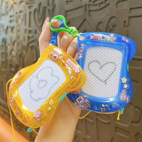 Kreativer Mini Magnetischer Zeichentafel Schlüsselanhänger Tragbare Handgemalte Tafel Kunststoff Cartoon Gitarre Form Tasche Anhänger Spielzeug Geschenk