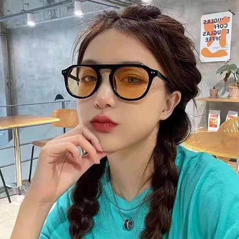 Gafas De Sol Ovaladas Retro Montura De Plástico Lente AC Protección UV400 Detalle De Remache Gafas De Moda Mujeres Hombres