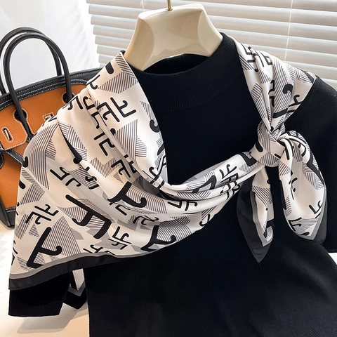 Sciarpa In Raso Con Stampa Geometrica Di Lettere Grande Quadrata In Poliestere Serigrafato Scialle Protezione Solare Foulard Da Viaggio