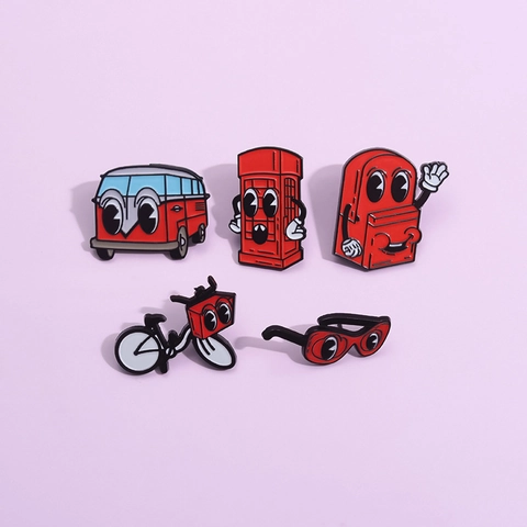 Dessin Animé Rouge Sac À Dos Cabine Téléphonique Bus Lunettes Vélo Alliage Broche Rétro Émail Pin Pour Vêtements Femmes Hommes