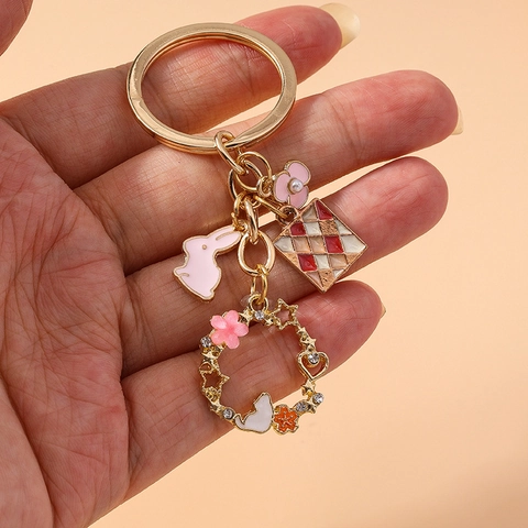 Llavero De Guirnalda De Conejo Lindo Esmalte Rosa Flor Gato Estrella Aleación Colgante Amuleto De Bolsa Para Mujeres Niñas