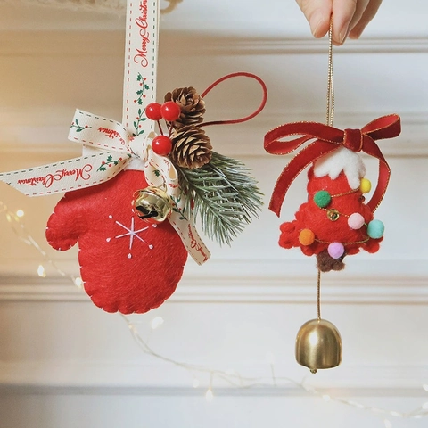 Ornamenti Appesi Di Natale In Feltro Decorazione Albero Con Campanello In Metallo Nastro Velluto Stella Casa Stivale Stile