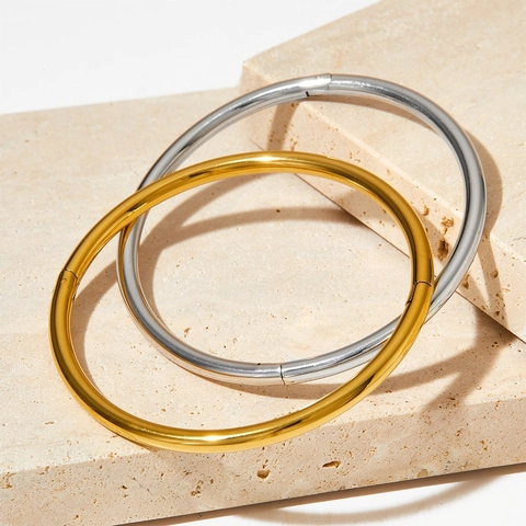 Minimalist Smooth Stainless Steel Bangle Bracelet For Women Solid Oval Polished Waterproof Hypoallergenic Modern Jewelry