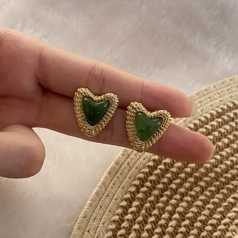Vintage Heart Stud Earrings With Stainless Steel Earring Post Retro Resin Gold Plated Niche Jewelry For Women Elegant