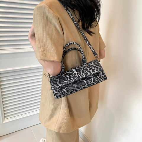 Leopard Print Baguette Shoulder Bag Women PU Leather Handbag Fashion Trendy Crossbody With Adjustable Strap Vintage Style