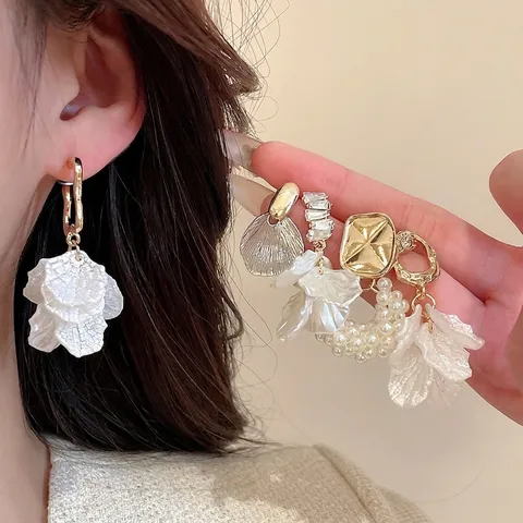 Blumenblatt Faux Künstliche Perle Strass Ohrringe Elegant Geometrisch Legierung Schmuck Mit Silbernem Ohrstecker Für Damen
