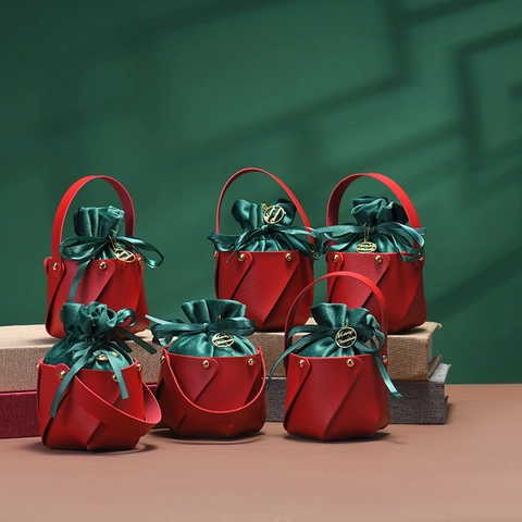 Sac Cadeau De Noël Panier Portable En Cuir PU Boîte À Bonbons En Velours À Cordon Avec Étiquette Métallique Pour Fête