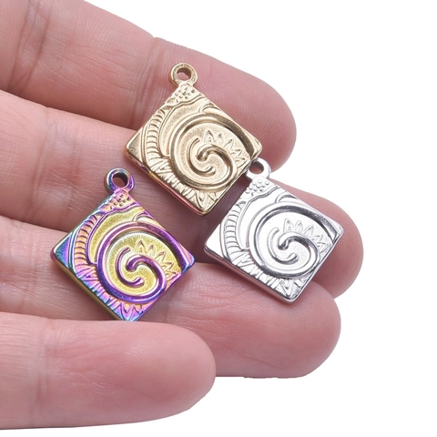 Collana con Pendente Quadrato in Acciaio Inossidabile per Donna con Motivo a Sole a Spirale in Rilievo Gioielli alla Moda