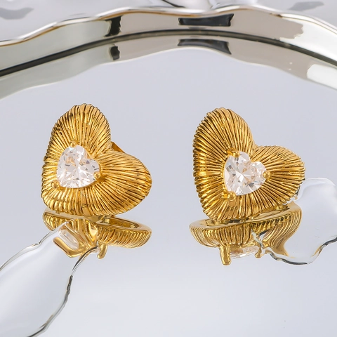 Boucles d'Oreilles Clous en Acier Inoxydable en Forme de Cœur Vintage Plaquées Or 18K Boucles d'Oreilles Cœur avec Zirconium pour Femme