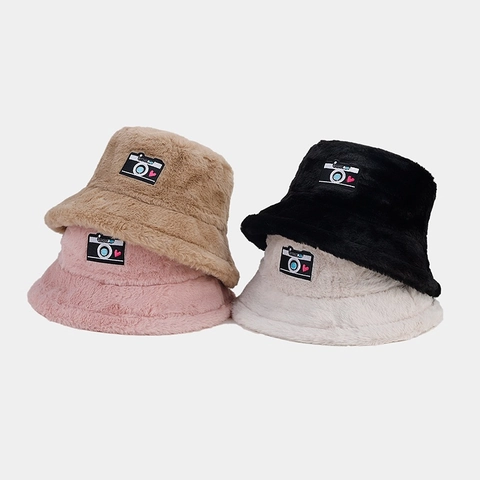 Chapeau Cloche Femme Hiver Chaud Peluche Fausse Fourrure Avec Patch Brodé Appareil Photo Coeur Épais Décontracté Extérieur