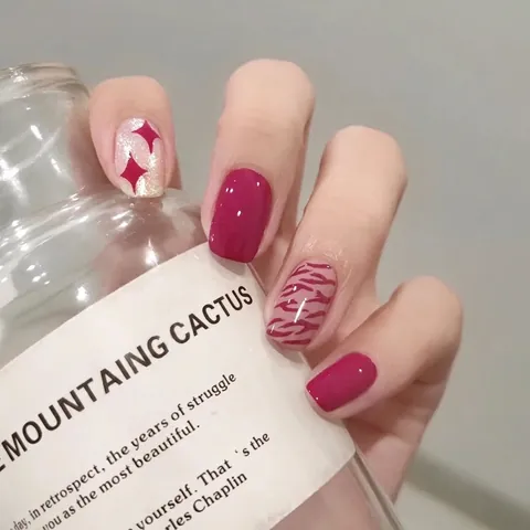 Glossy Short Round Head Press On Nails Berry Red Leopard Print Star Design Fashion Artificial False Nails For Women