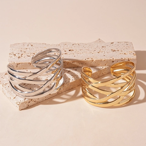 Geometrischer Hohler Offener Manschettenarmreif Metall Mehrlagig Geflochtenes Design Minimalistischer Schmuck Für Damen