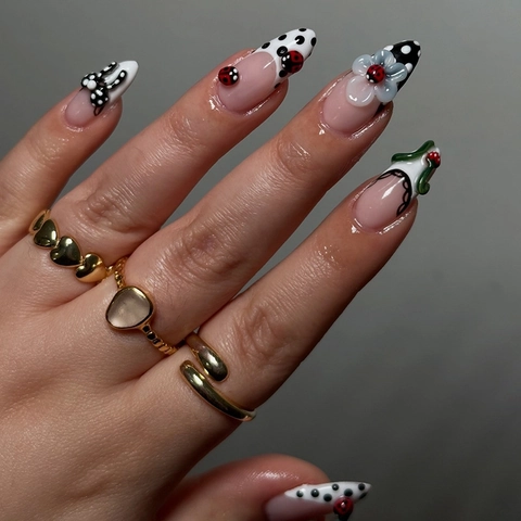 Unghie Finte Press On French Tip 3D Fiore Coccinella Forma Mandorla Pois Plastica ABS Unghie Artificiali Donne