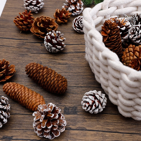 Natural Pine Cones Snowflake Red Berries Christmas Tree Decoration DIY Floral Ornaments Rustic Winter Festive Decor