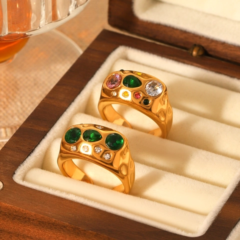 Retro Roestvrijstalen Open Ring Gehamerde Textuur Ingelegde Gekleurde Zirkoon Verstelbare Modieuze Sieraden Voor Dames