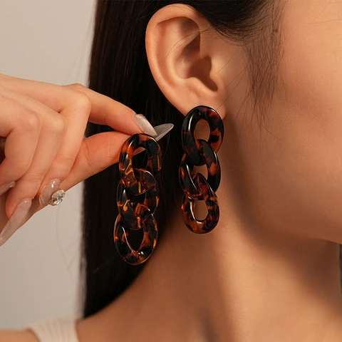 Geometrische Kettenglied Ohrhänger Acryl Schildpatt Leopardenmuster Legierung Mit Silbernen Ohrsteckern Vintage Stil