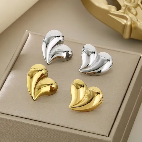 Irreguläre Herz Ohrstecker Für Damen 18K Vergoldeter Titanstahl Poliertes Metall Geknitterte Textur Ins Stil Schmuck