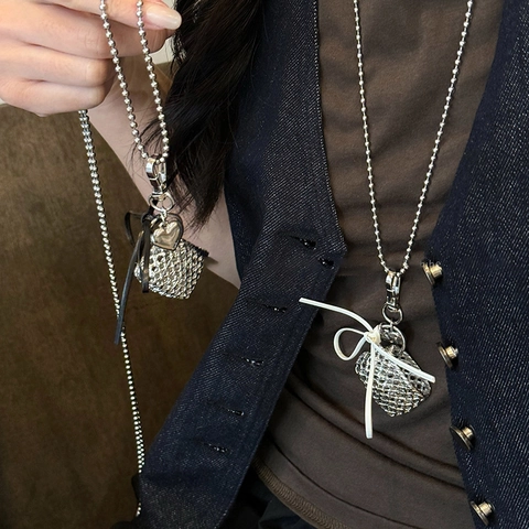Long Collier Pull Alliage Mini Sac Tissé Creux Pendentif Coeur Noeud Papillon Bijoux De Mode Pour Femmes