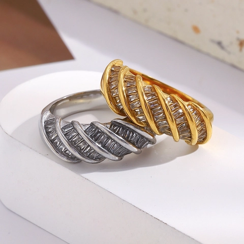 Anello A Fascia Intrecciata Acciaio Inossidabile Placcato Oro Baguette Zirconia Elegante Design Di Nicchia Gioielli Di Moda Per Donne