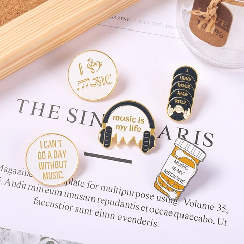 Kreative Musik Thema Metall Emaille Brosche Pins Für Kleidung Taschen Legierung Kopfhörer Vinyl Schallplatte Slogan Abzeichen Schmuck