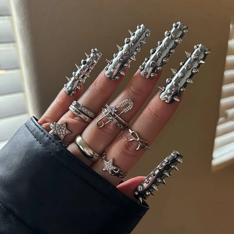 Punk Spiegel Silber Press On Nails Lang Sarg Metallic Cyber Gothic Künstliche Nägel Mit 3D Spikes Nieten Straß