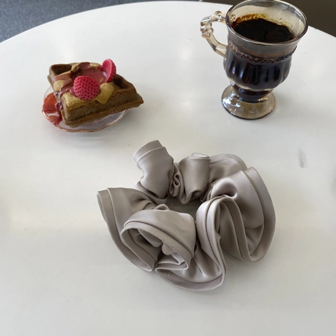Elegant Large Satin Scrunchie Ruffle Lettuce Trim Satin Texture Elastic Hair Tie French Vintage Ponytail Holder For Women