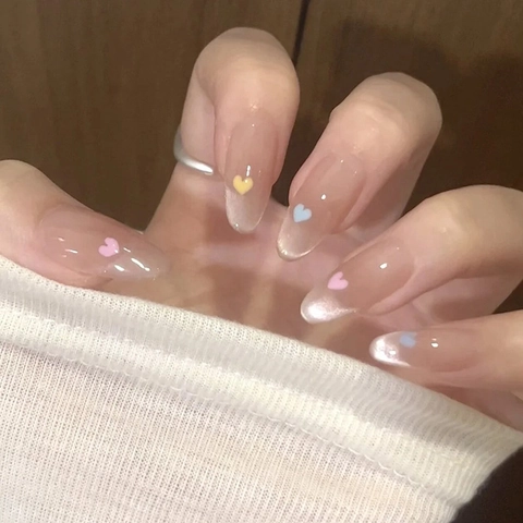 Amandelvormige Press On Nagels Cat Eye Glanzend Met Kleurrijk Hart Decor Zoete Stijl Kunstnagels Voor Dames