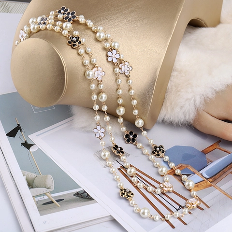 Sautoir en Perles Artificielles Vintage Camélia pour Femme Élégante Chaîne de Pull Multicouche Bijoux Blanc Noir Cadeau