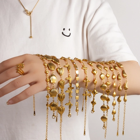 Elegantes Vergoldetes Edelstahlarmband Für Frauen Verstellbarer Schicker Muschel Herz Schmetterling Kreuz Anhänger Schmuck