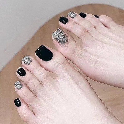 Black Glossy And Silver Glitter Press On Toe Nails Square Short Length Wearable False Nails For Women Minimalist Style