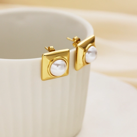 Vintage Square Artificial Pearl Stud Earrings For Women 18K Gold Plated Stainless Steel French Style Elegant Jewelry