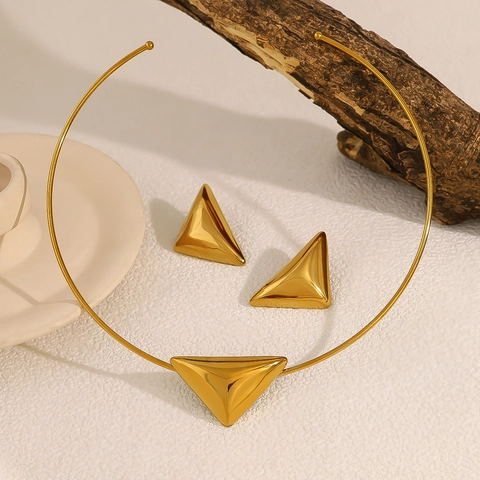 Set di Gioielli Geometrici Minimalisti in Acciaio Inossidabile Orecchini a Bottone a Triangolo 3D e Collana Choker per Donna Oro Argento