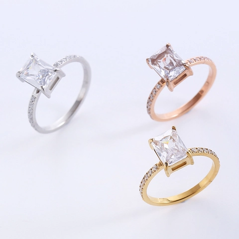 Eleganter Ring Smaragdschliff Quadratisch 316L Edelstahl Zirkon Mikro Pave Band Retro Minimalistisch Für Damen