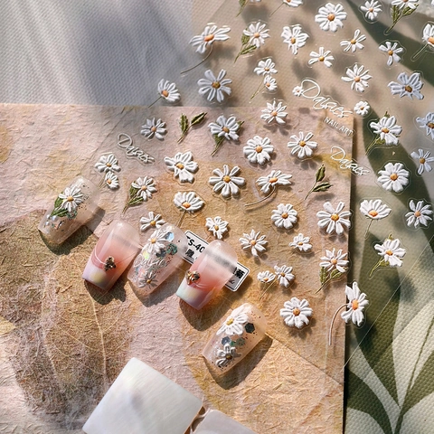 Autocollants À Ongles Marguerite Relief 3D Auto-adhésifs Fleurs Blanches Feuilles Vertes Design Floral Frais Pour Femmes