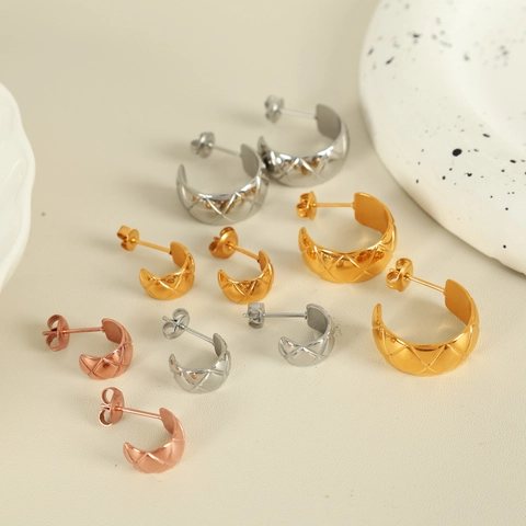 Orecchini a Cerchio Minimalisti in Acciaio Inossidabile a Forma di C Con Motivo Trapuntato per Donna Gioielli Geometrici Galvanizzati