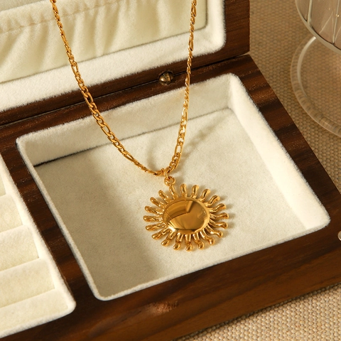 Collier Pendentif Soleil Acier Inoxydable Plaqué Or 18K Chaîne Figaro Bijoux Style Ins Pour Femmes