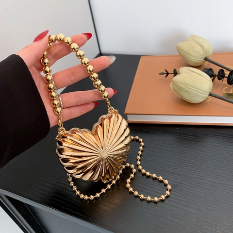 Women Heart Shaped Metal Handbag With Shell Texture Beaded Chain Shoulder Strap Elegant Mini Evening Crossbody Bag For Party Wedding