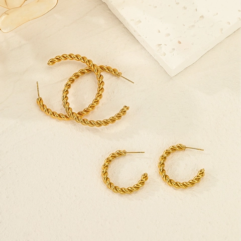 Gedrehte C-Förmige Creolen Vergoldeter Edelstahl Retro Croissant Stil Modischer Schmuck Für Damen