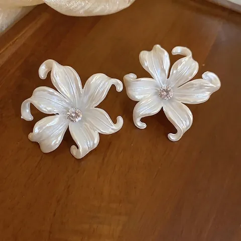 Weiße Blumenohrstecker Zirkon Große Perlmuttglanz Acryl Blütenblätter Und 925 Sterling Silver Earring Post Eleganter Schmuck
