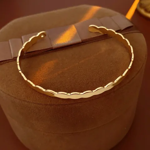 Brazalete Abierto Con Borde Ondulado Aleación Pulido Geométrico Minimalista Para Mujer