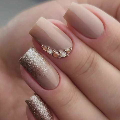 Press On Nails Vierkant Gouden Strass Glitter Nude Gradiënt Elegant Mode Kunstnagels Voor Vrouwen